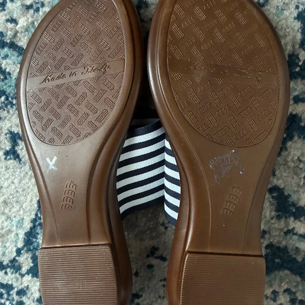 Italian Shoemakers Blue-Striped Thong Sandal Size 6 - Picture 2 of 3